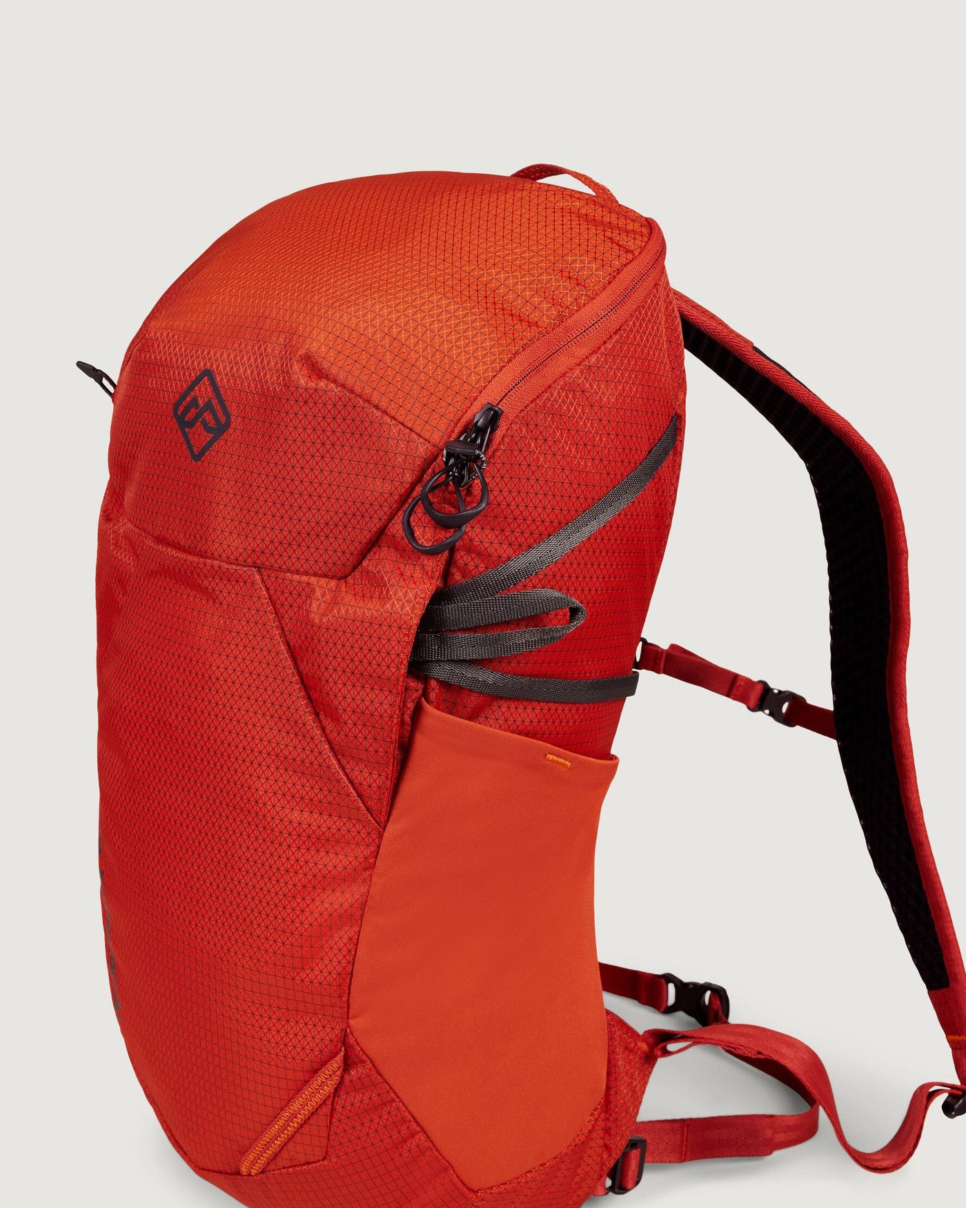a1471_679_valorous_pack_20l_red_e_1743631462000