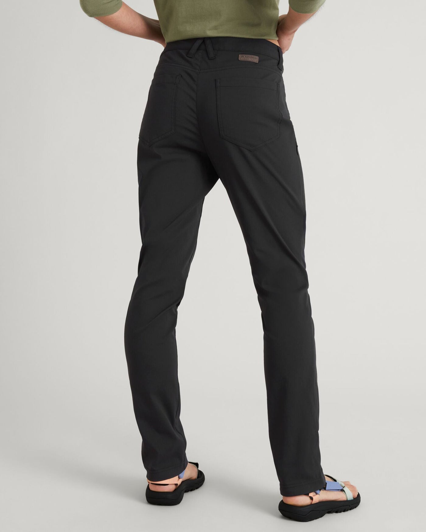 a1710_o4w_flight_womens_pants_v3_r_d_1743634037000