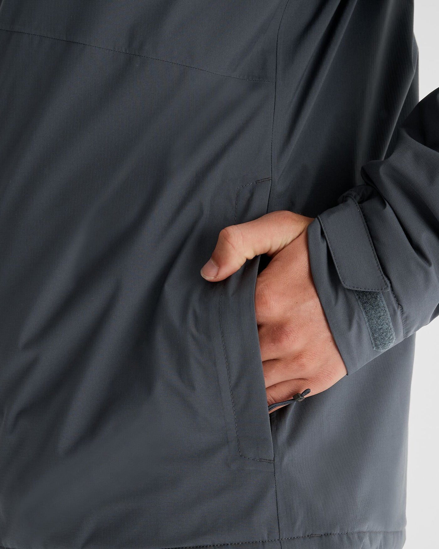 b0649_o4t_trailhead_2l_mens_novaloft_rain_jacke_f_1743633215000