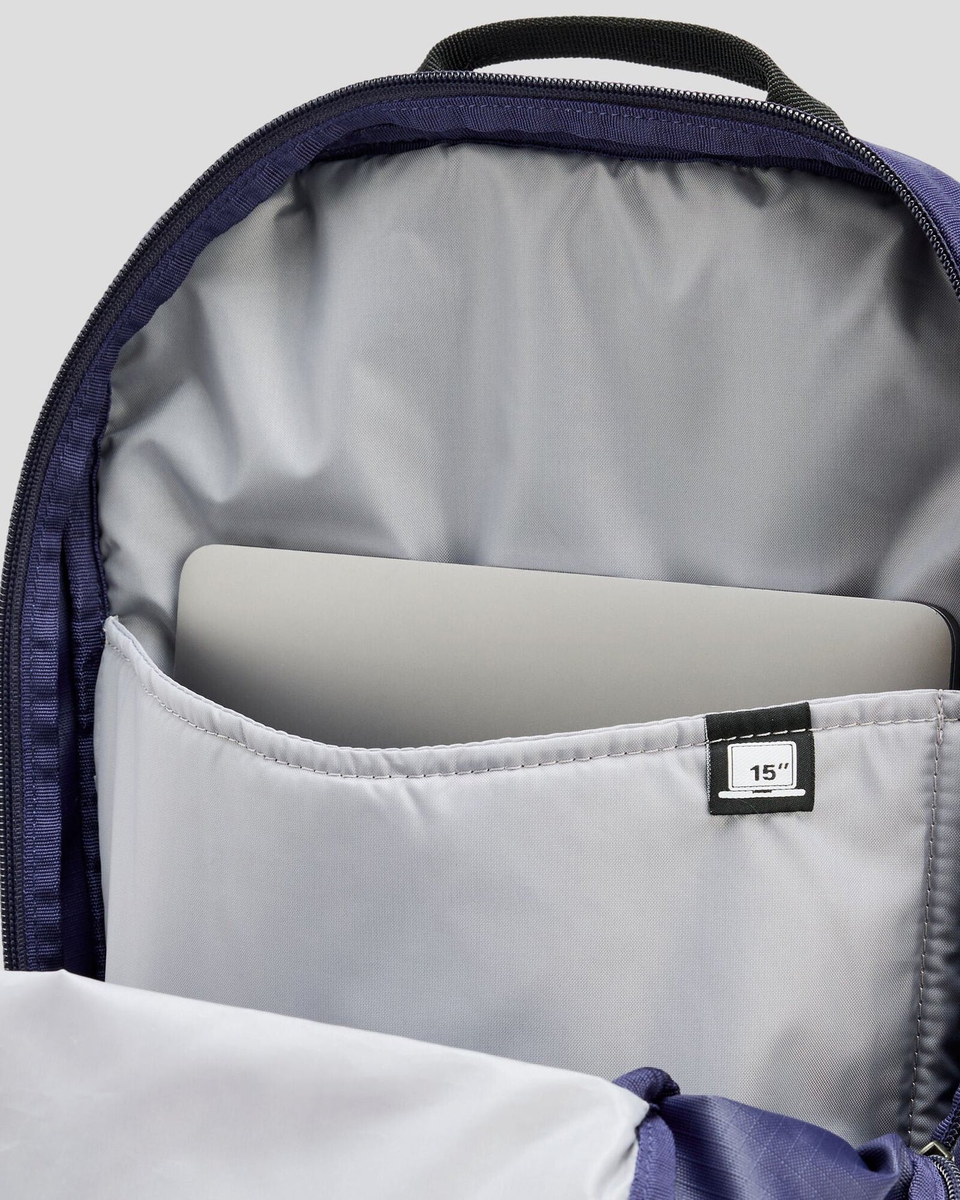 b0788_ofc_axon_escape_backpack_28_e_1743630905000