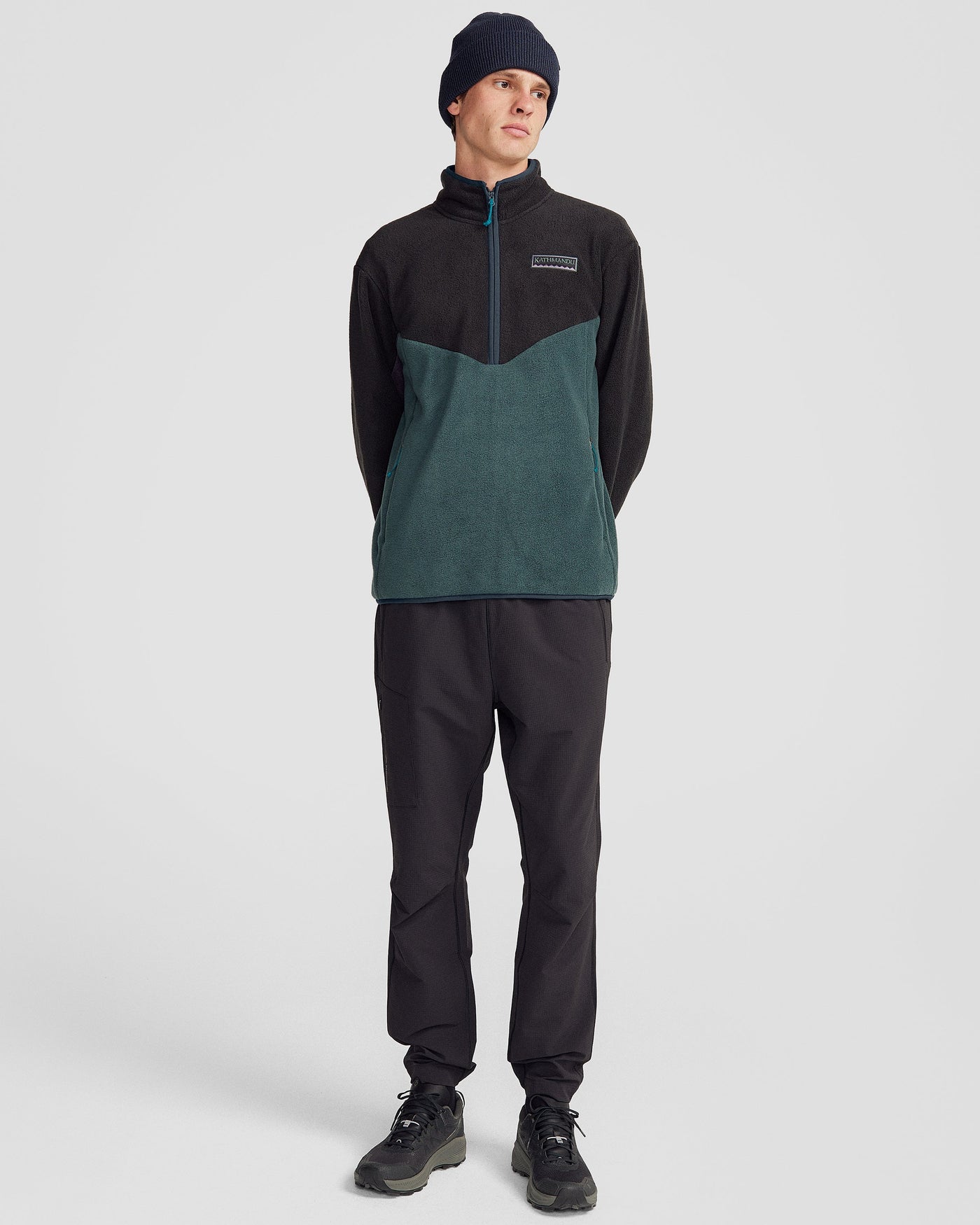 b1369_oqb_mens_trailhead_fleece_heritage_pullover_black_green_b_1744693918000