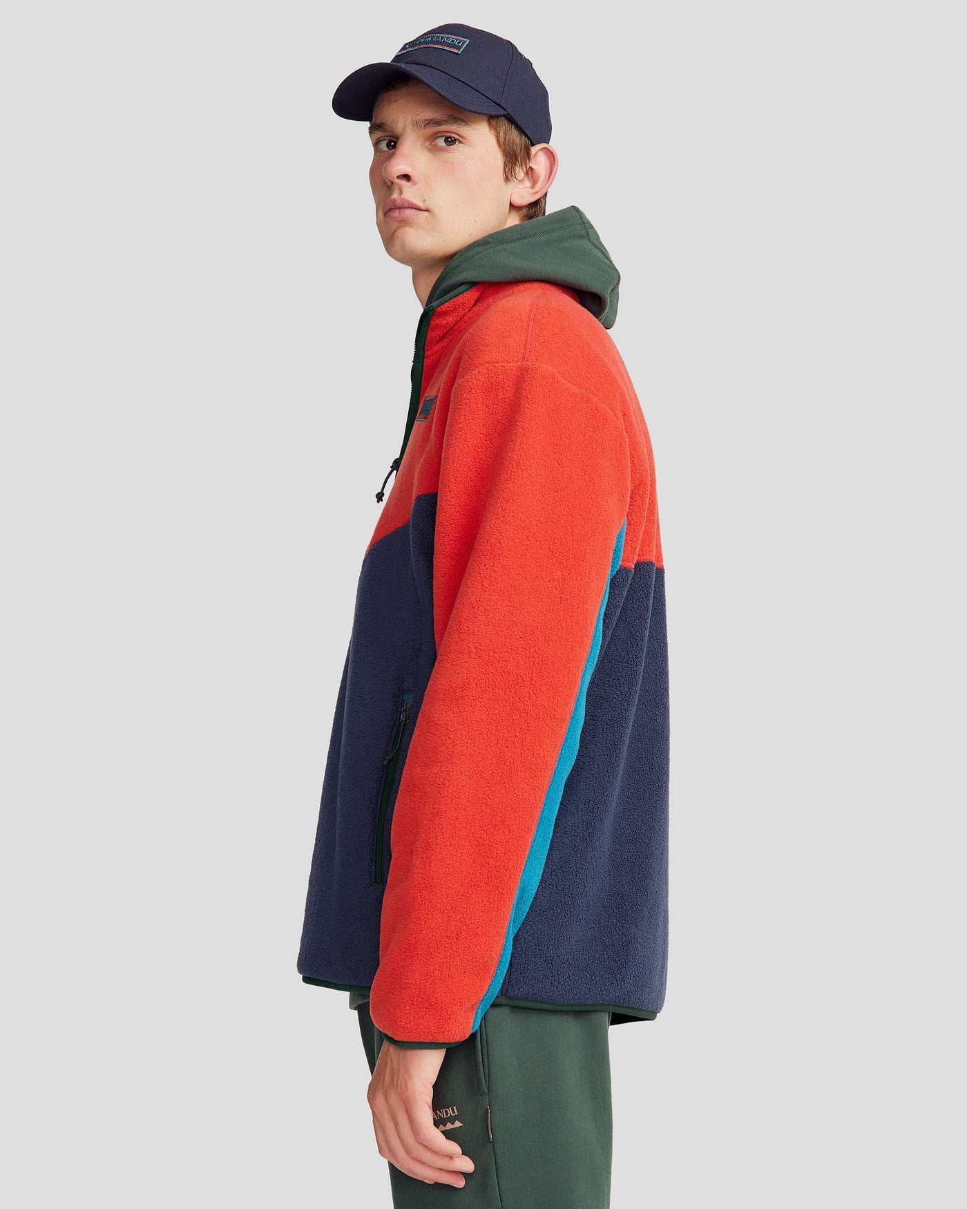 b1369_oqe_mens_trailhead_fleece_heritage_pullover_red_blue_c_1744694211000
